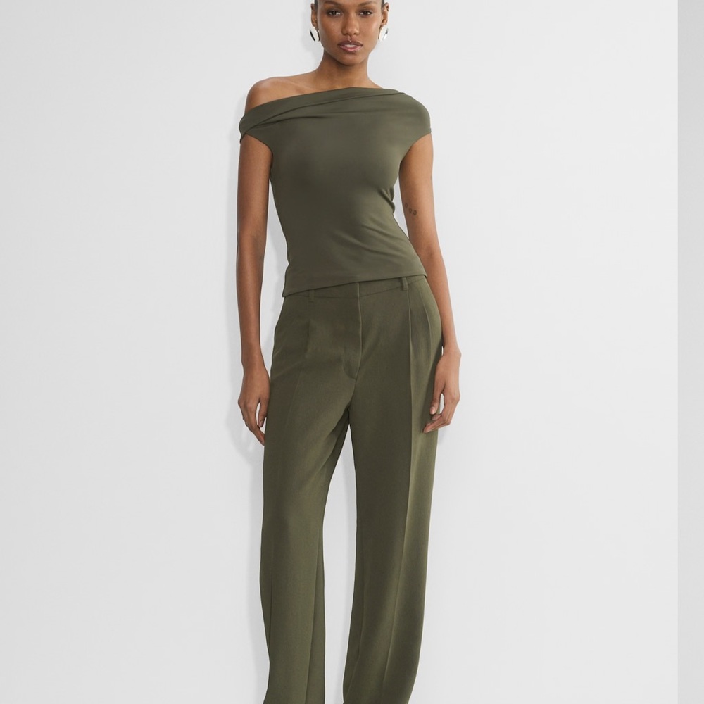 Aritzia Original Contour Ravish Top